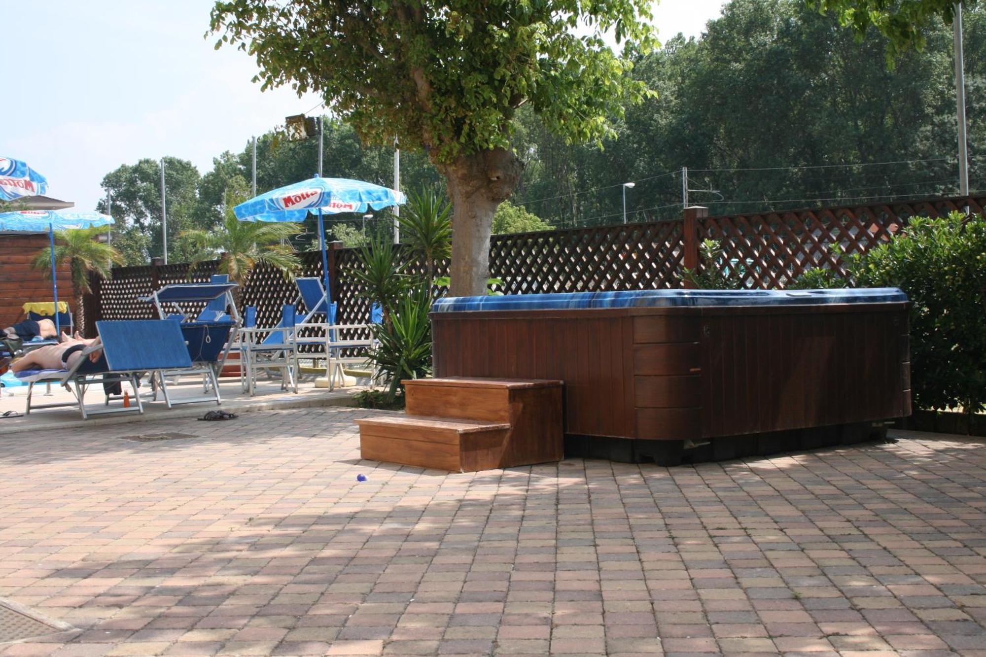 Hotel Viking Rimini Exterior photo
